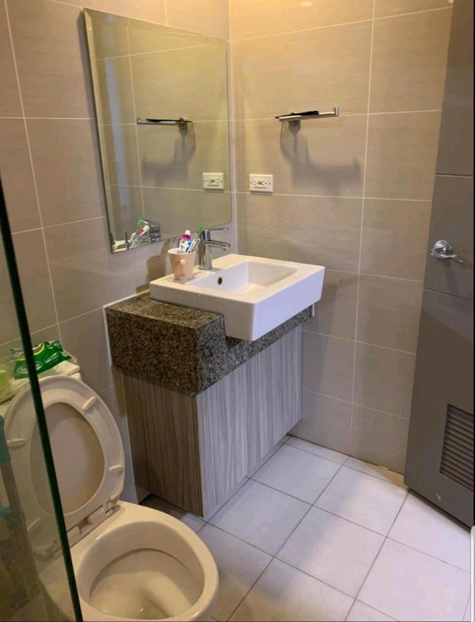 One Uptown Residence Taguig Exterior photo