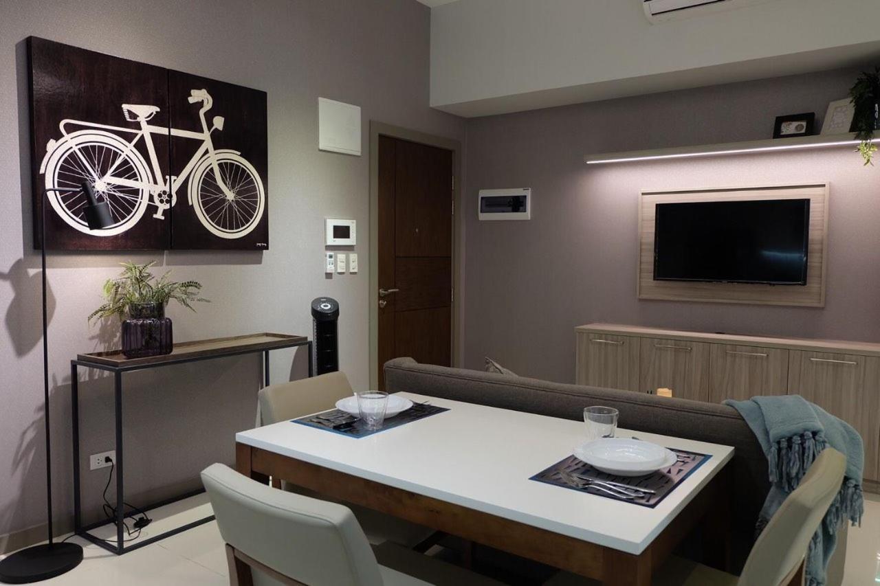 One Uptown Residence Taguig Exterior photo